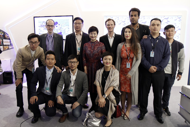 L'équipe de la région de Pékin et leur invités français sur leur stand au MIFA. 